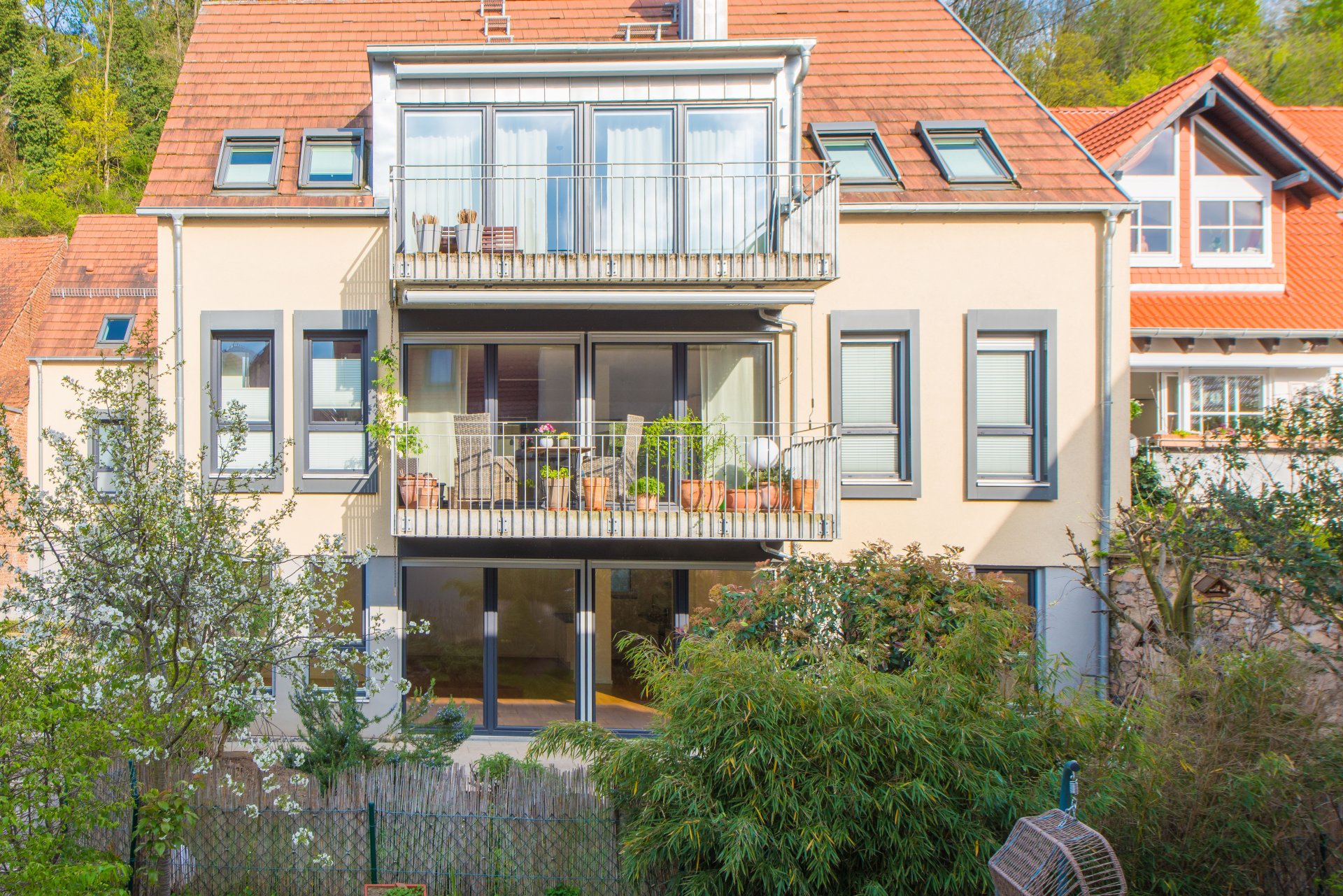 Auerbach - Modernes Wohnen, mit eigenem Garten, energieeffizient, mittendrin und doch ganz ruhig 