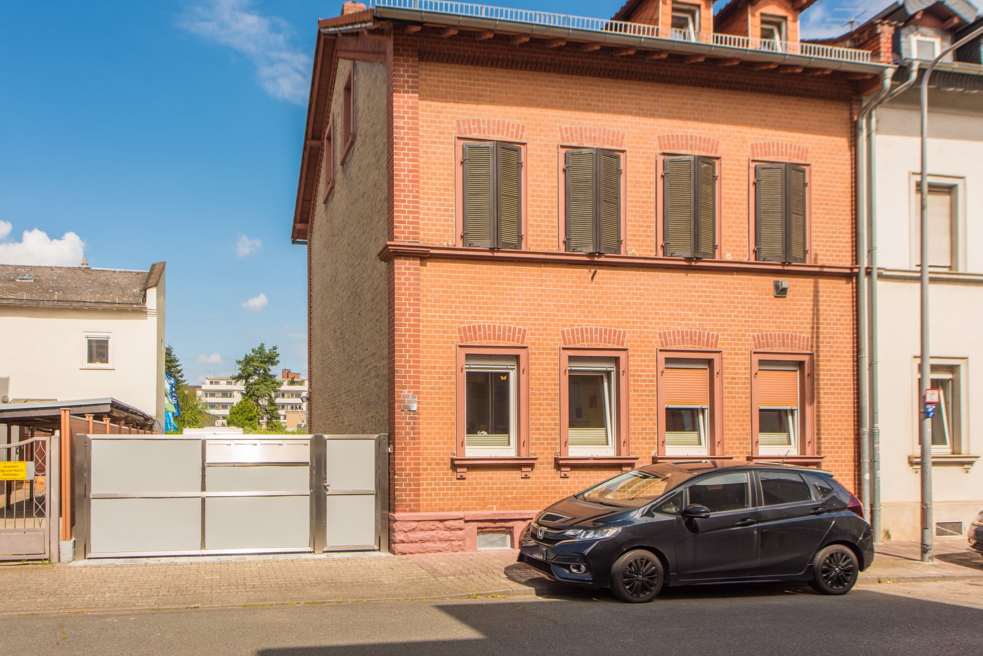 Frankfurt am Main - Historisches Dreifamilienhaus mit Gartenremise zum Wohnen