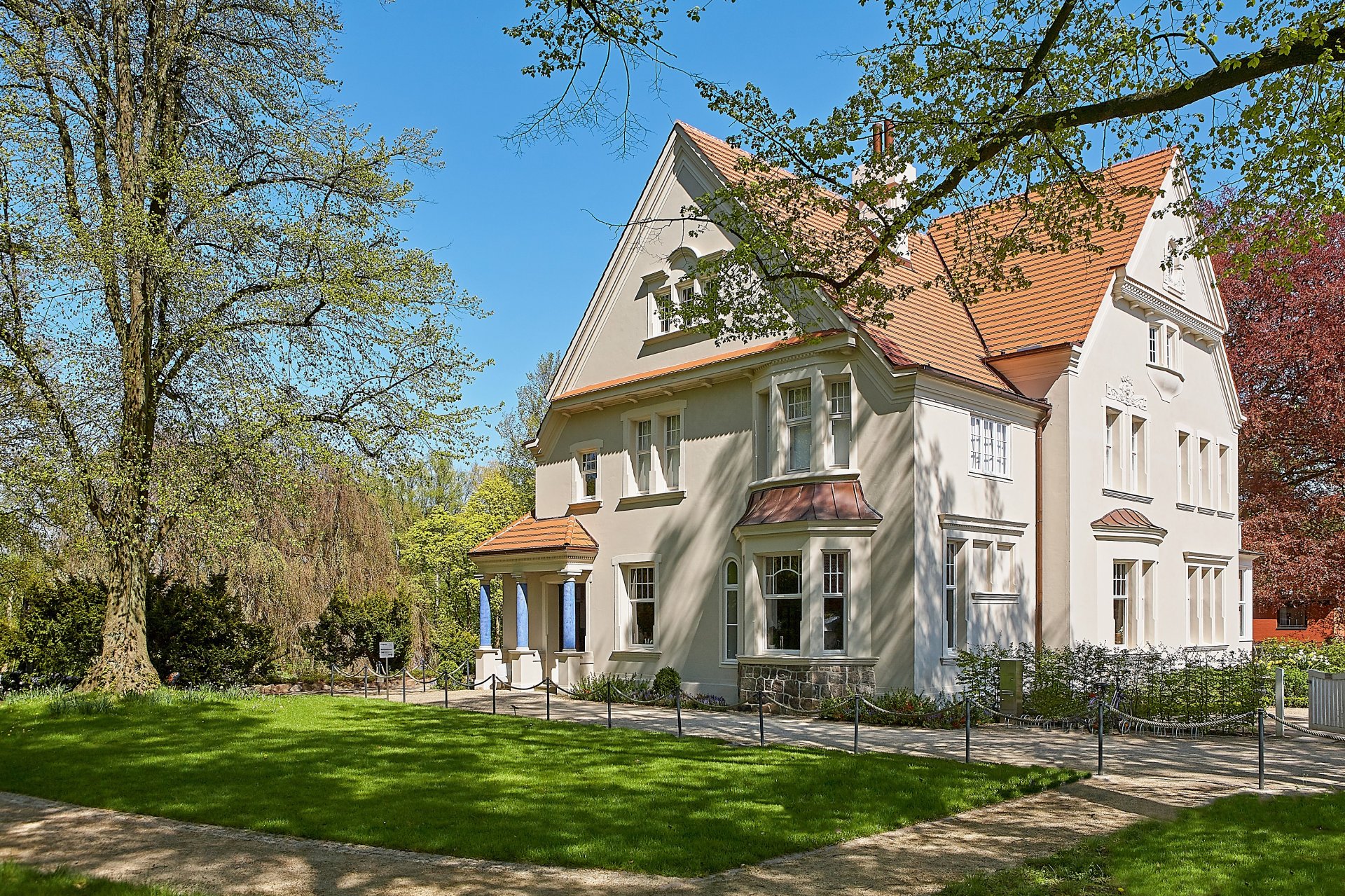 Heppenheim - Historische, umfangreich sanierte Villa (Musterfoto) mit bis zu drei Wohnungen und Fahrstuhl in bester, oberer Hanglage