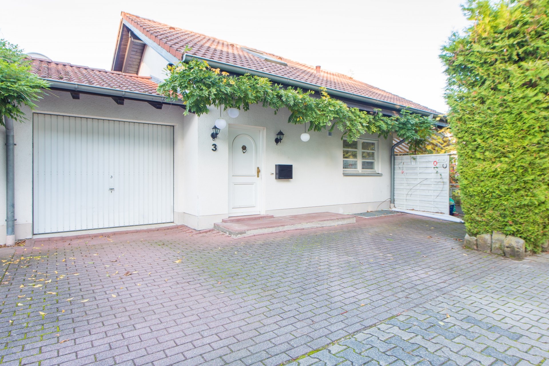 Haus, Garage, 2x Stellplatz - Oliver Reifferscheid - Immobilienmakler Darmstadt